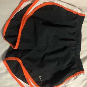 Nike women’s shorts small